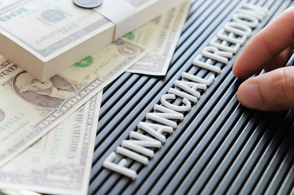 Liberté financière : quitter le statut de salarié pour atteindre vos objectifs